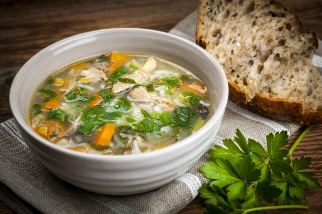 Da li je pileća supa zaista lek za prehladu?